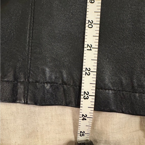 Vintage Cropped Leather Trucker Jacket - Picture 8 of 8